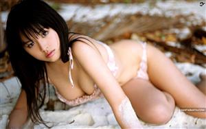 One of the youngest to be a Japanese gravure model, Moe Kirimura